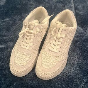 Women’s casual shoes. Size 9.5. Excellent condition.